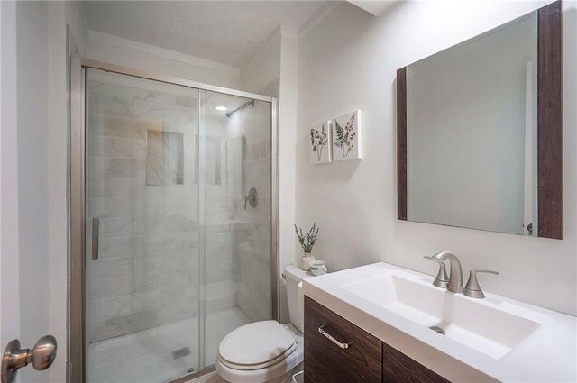 3916 SW HIDDEN COVE Drive, Lee's Summit, MO 64082