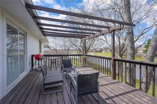 3916 SW HIDDEN COVE Drive, Lee's Summit, MO 64082