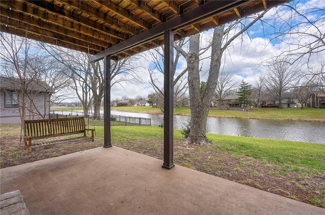 3916 SW HIDDEN COVE Drive, Lee's Summit, MO 64082