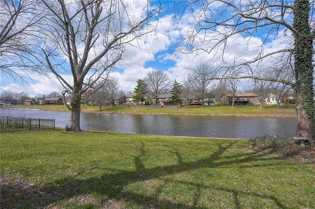 3916 SW HIDDEN COVE Drive, Lee's Summit, MO 64082