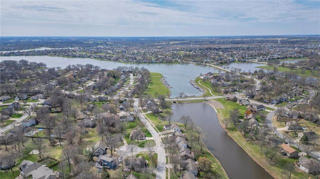 3916 SW HIDDEN COVE Drive, Lee's Summit, MO 64082