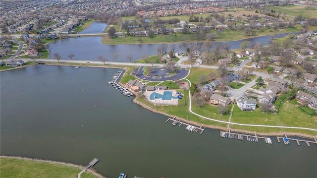 3916 SW HIDDEN COVE Drive, Lee's Summit, MO 64082