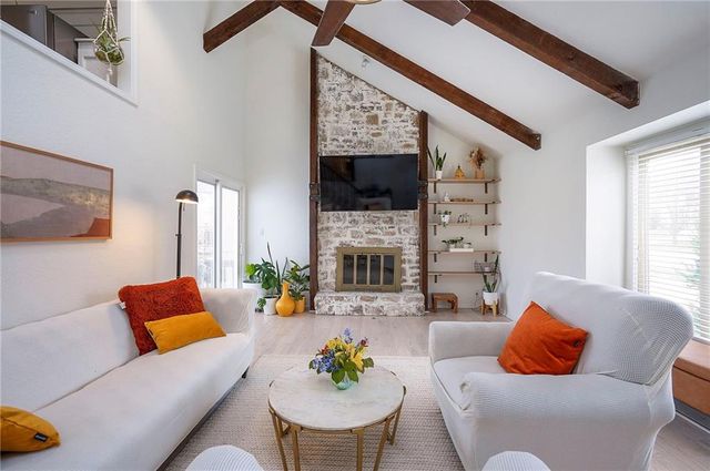 3916 SW HIDDEN COVE Drive, Lee's Summit, MO 64082