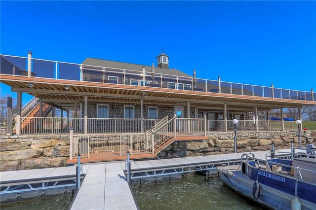 3916 SW HIDDEN COVE Drive, Lee's Summit, MO 64082