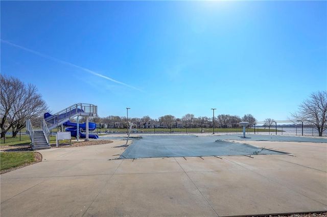 3916 SW HIDDEN COVE Drive, Lee's Summit, MO 64082