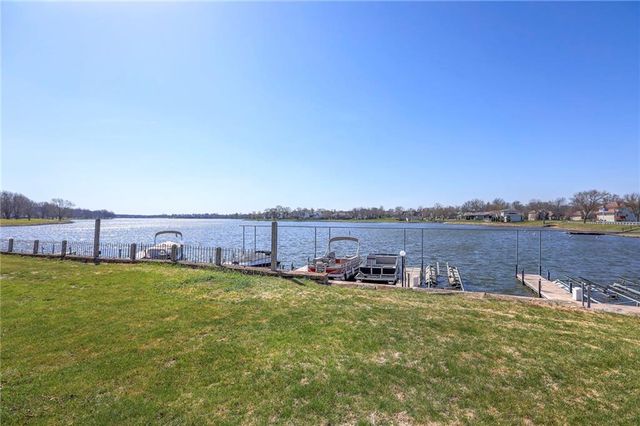 3916 SW HIDDEN COVE Drive, Lee's Summit, MO 64082