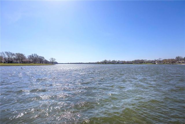 3916 SW HIDDEN COVE Drive, Lee's Summit, MO 64082