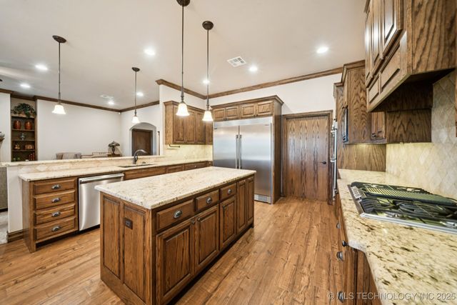 21 E 171st Street S, Glenpool, OK 74033