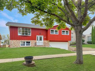 127 Hidden View Drive, Westmont, IL 60559