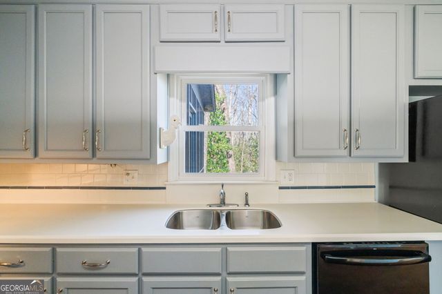 300 Millbrook Farm Court, Marietta, GA 30068