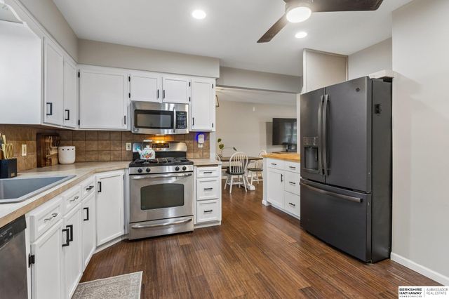 7923 Raven Oaks Drive, Omaha, NE 68152