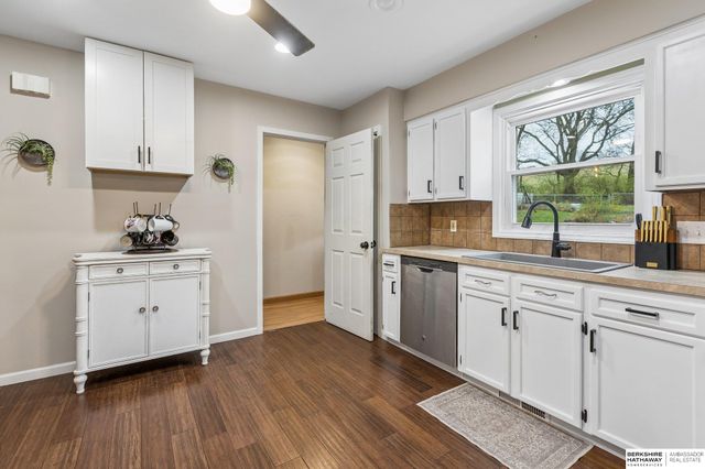7923 Raven Oaks Drive, Omaha, NE 68152