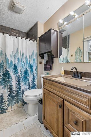 7923 Raven Oaks Drive, Omaha, NE 68152