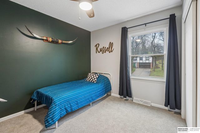7923 Raven Oaks Drive, Omaha, NE 68152
