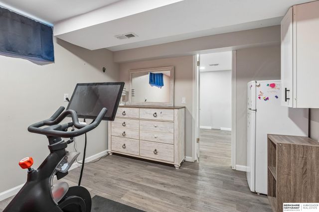 7923 Raven Oaks Drive, Omaha, NE 68152