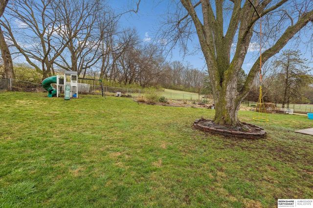 7923 Raven Oaks Drive, Omaha, NE 68152