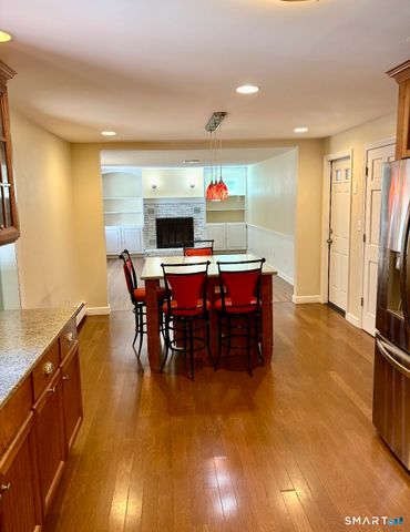 20 Saxton Brook Drive, Simsbury, CT 06070