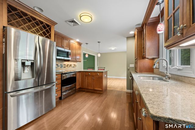 20 Saxton Brook Drive, Simsbury, CT 06070