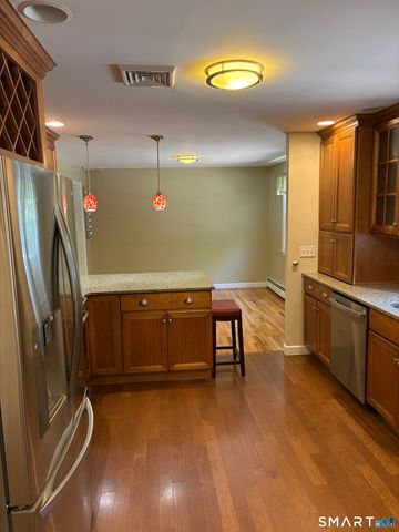 20 Saxton Brook Drive, Simsbury, CT 06070