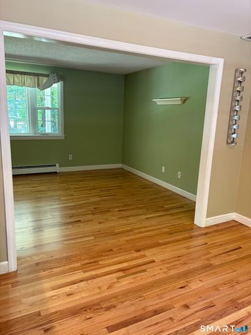 20 Saxton Brook Drive, Simsbury, CT 06070