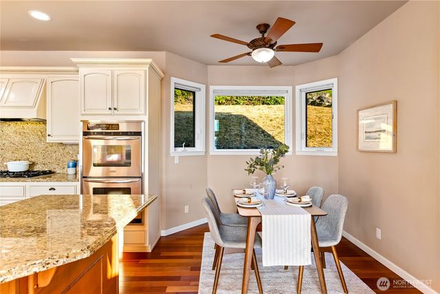 1989 Beach Dr E, Port Orchard, WA 98366