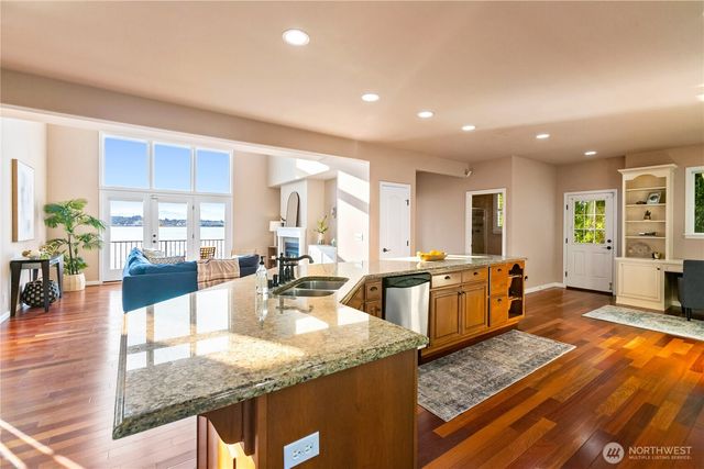 1989 Beach Dr E, Port Orchard, WA 98366