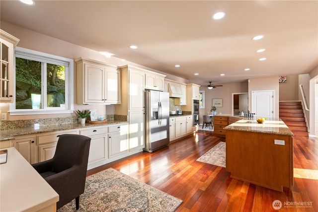 1989 Beach Dr E, Port Orchard, WA 98366