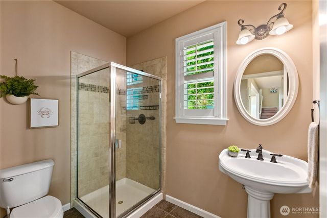 1989 Beach Dr E, Port Orchard, WA 98366
