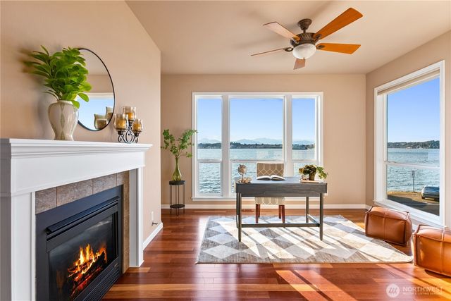 1989 Beach Dr E, Port Orchard, WA 98366