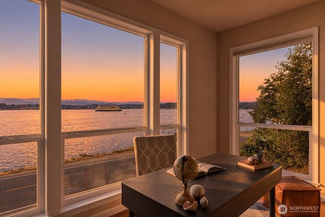 1989 Beach Dr E, Port Orchard, WA 98366