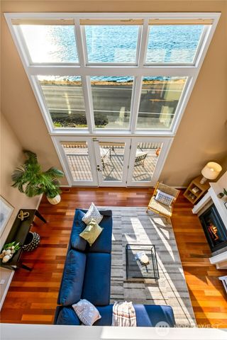 1989 Beach Dr E, Port Orchard, WA 98366