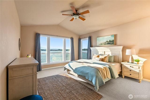 1989 Beach Dr E, Port Orchard, WA 98366