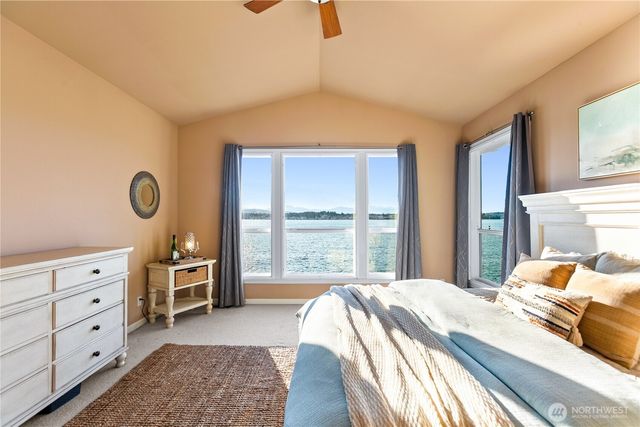 1989 Beach Dr E, Port Orchard, WA 98366