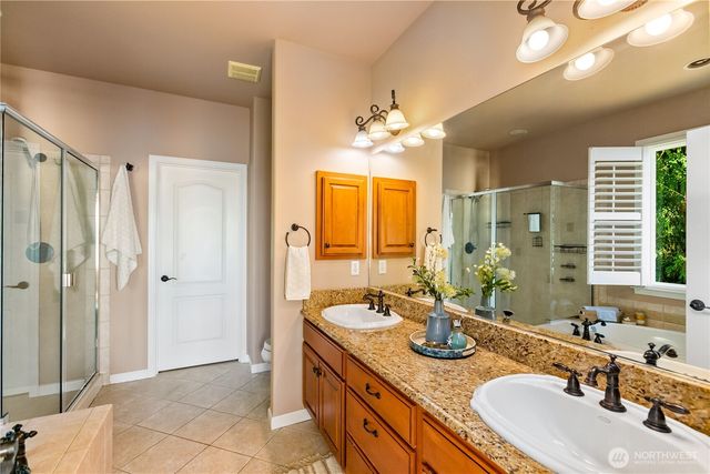 1989 Beach Dr E, Port Orchard, WA 98366