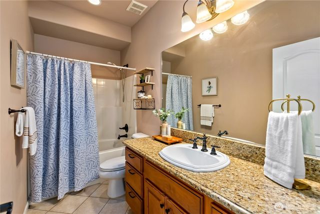 1989 Beach Dr E, Port Orchard, WA 98366