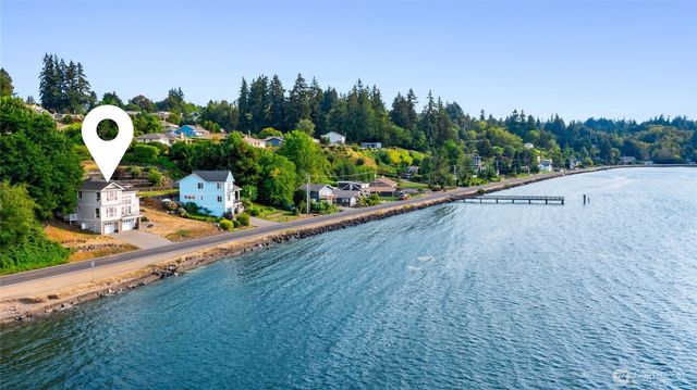 1989 Beach Dr E, Port Orchard, WA 98366