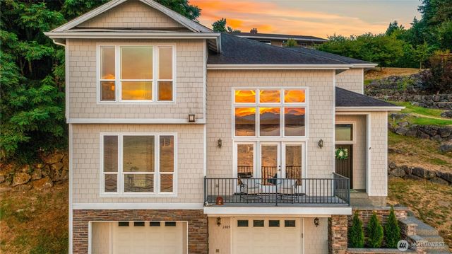 1989 Beach Dr E, Port Orchard, WA 98366
