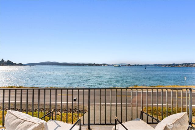 1989 Beach Dr E, Port Orchard, WA 98366