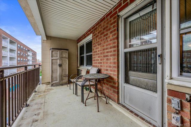 740 E Broadway 4G, Long Beach, NY 11561