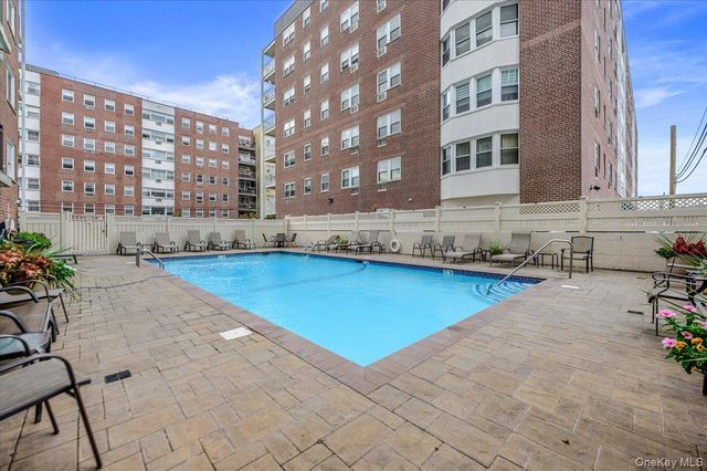 740 E Broadway 4G, Long Beach, NY 11561