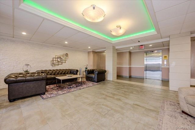 740 E Broadway 4G, Long Beach, NY 11561