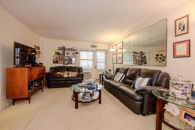 740 E Broadway 4G, Long Beach, NY 11561