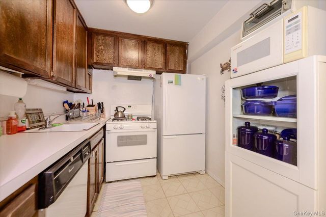 740 E Broadway 4G, Long Beach, NY 11561