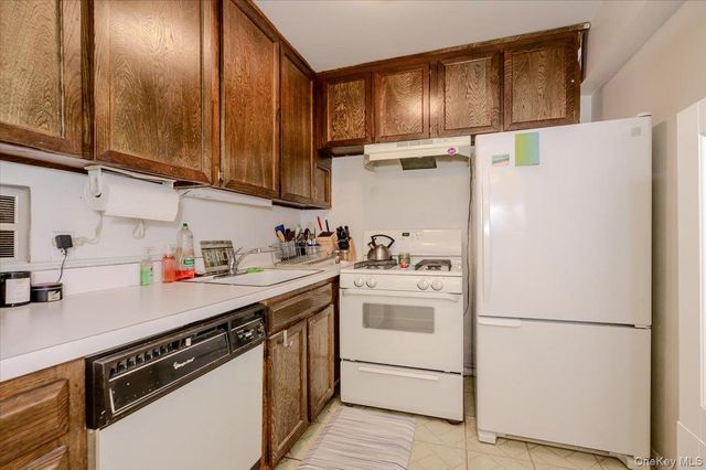 740 E Broadway 4G, Long Beach, NY 11561