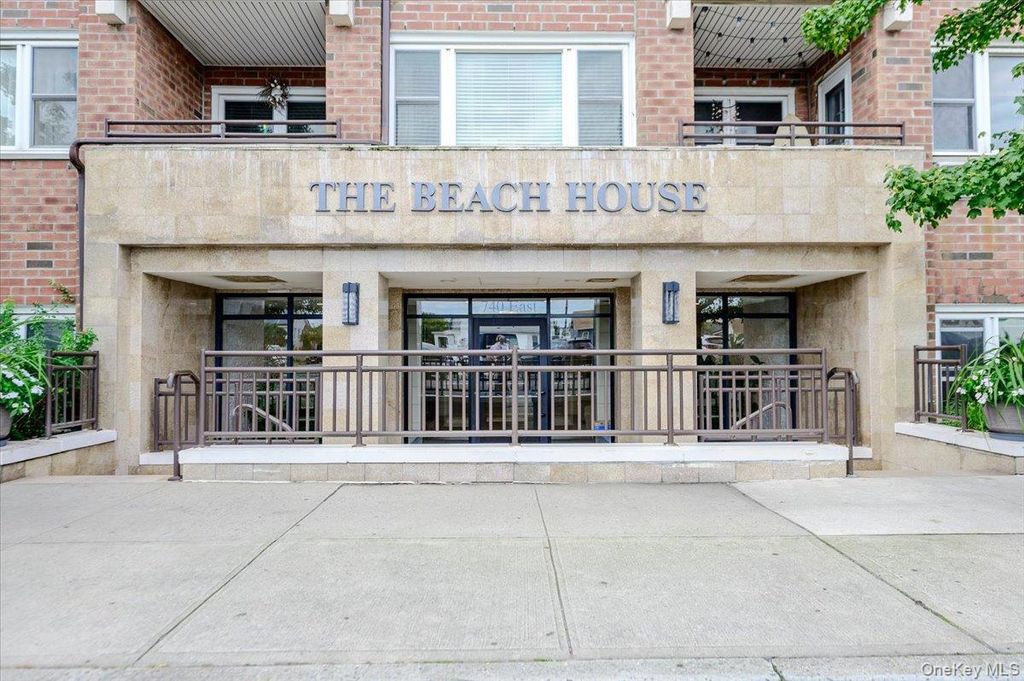 740 E Broadway 4G, Long Beach, NY 11561 — photo 2