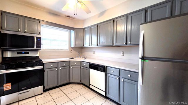 256 Quassaick Avenue 13, New Windsor, NY 12553