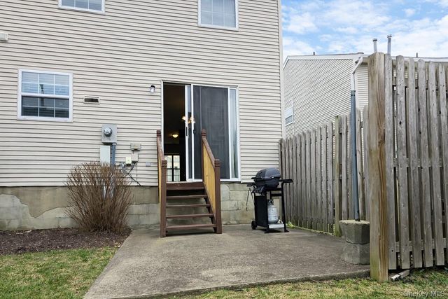 256 Quassaick Avenue 13, New Windsor, NY 12553