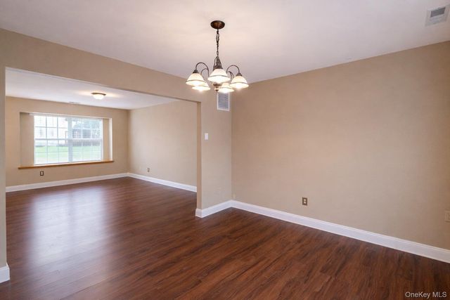 256 Quassaick Avenue 13, New Windsor, NY 12553