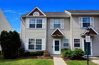 256 Quassaick Avenue 13, New Windsor, NY 12553