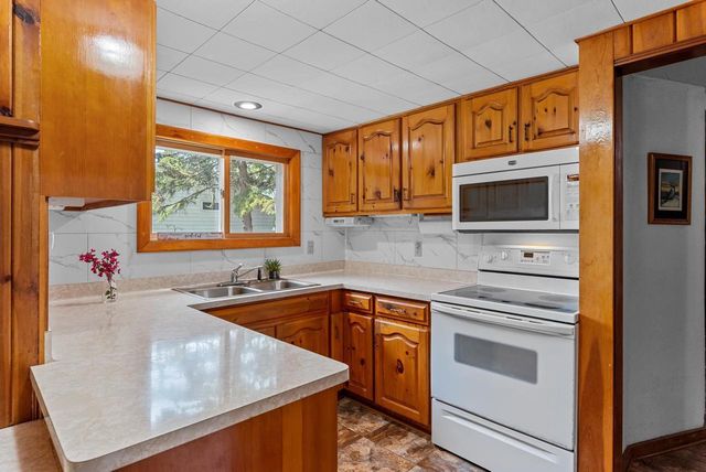 2901 Forest Hill AVENUE, Franklin, WI 53132